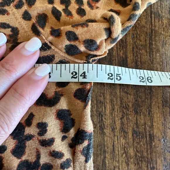 We the Free | Oversized Clarity Tee, Lightweight Leopard Print Crewneck T-Shirt - Picture 8 of 9